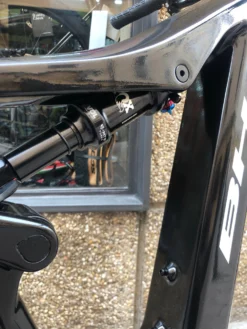 BH ATOMX LYNX CARBON PRO 8.4 -La-madrilena Ventas Bicicleta electrica BH ATOMX LYNX PRO 8.4 ER845 rotated 1