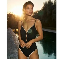 Maillot De Bain Noir Une Pièce Avec Mousses Silence